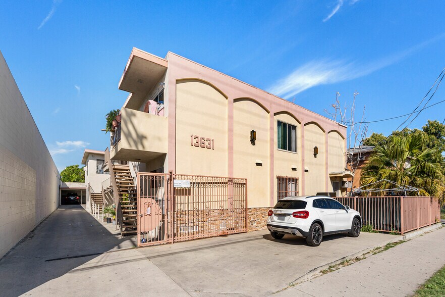 More Photos Of 13631 Vanowen St, Van Nuys Apartments For Sale