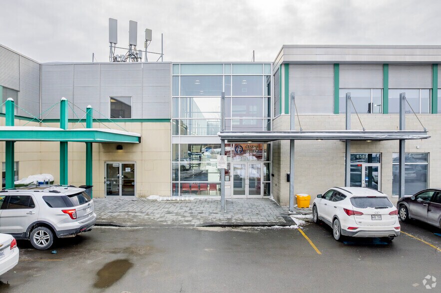 More Photos Of 8550-8560 Boul Newman, Montréal Medical For Lease