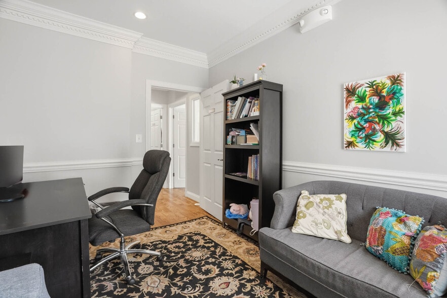 More Photos Of 1662 Village Green, Crofton Office For Lease