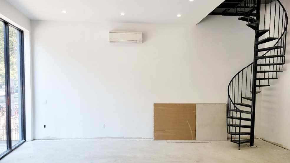 More Photos Of 431 De Kalb Ave, Brooklyn Storefront Retail Residential For Lease