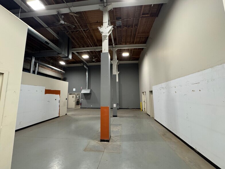 More Photos Of 415 N Aberdeen St, Chicago Loft Creative Space For Lease