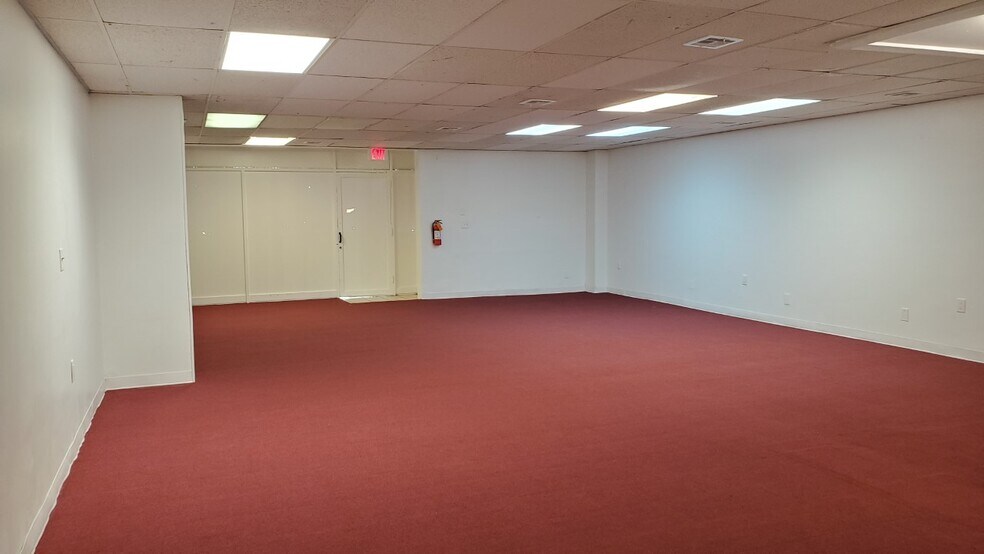 More Photos Of 2670 N University Dr, Sunrise Storefront Retail Office For Lease