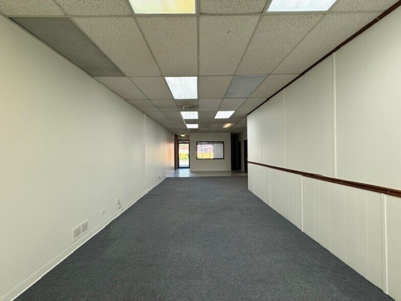 More Photos Of 9957-9959 S Roberts Rd, Palos Hills Medical For Lease