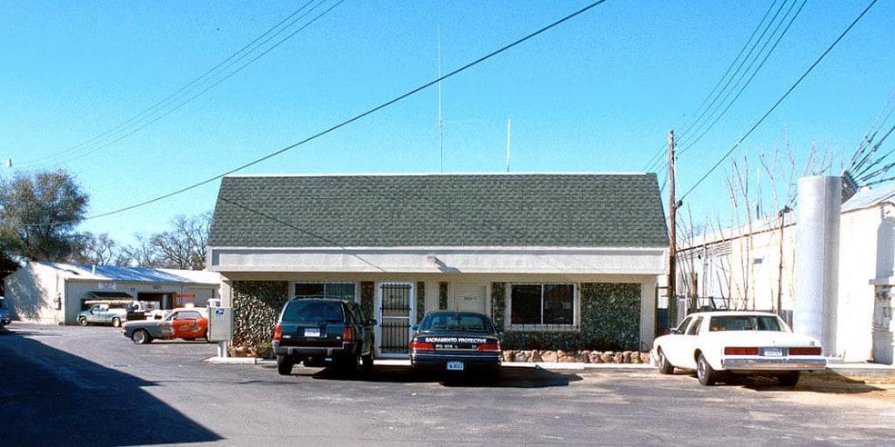 Primary Photo Of 5821 Rosebud Ln, Sacramento Warehouse For Lease