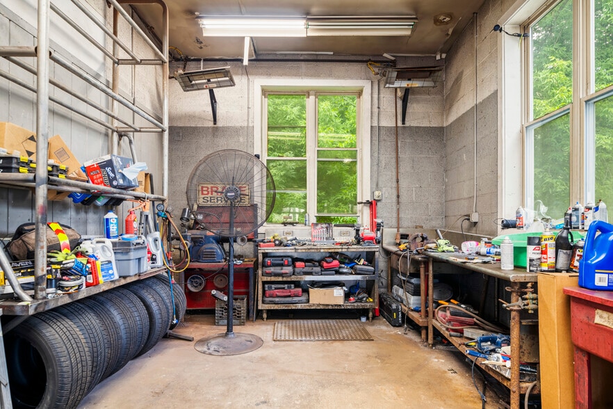 More Photos Of 202 Union St, Vernon Auto Repair For Sale