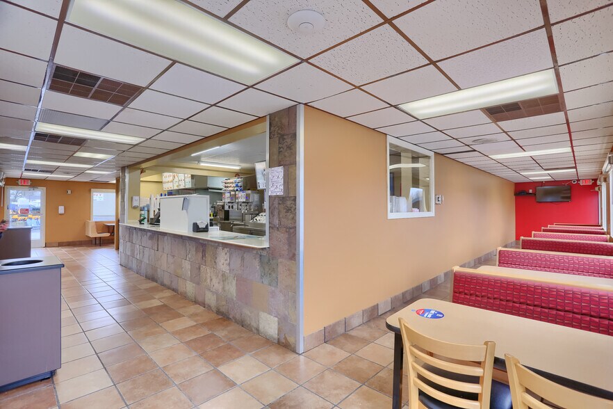More Photos Of 3498 Sharon Rd, West Middlesex General Retail For Sale
