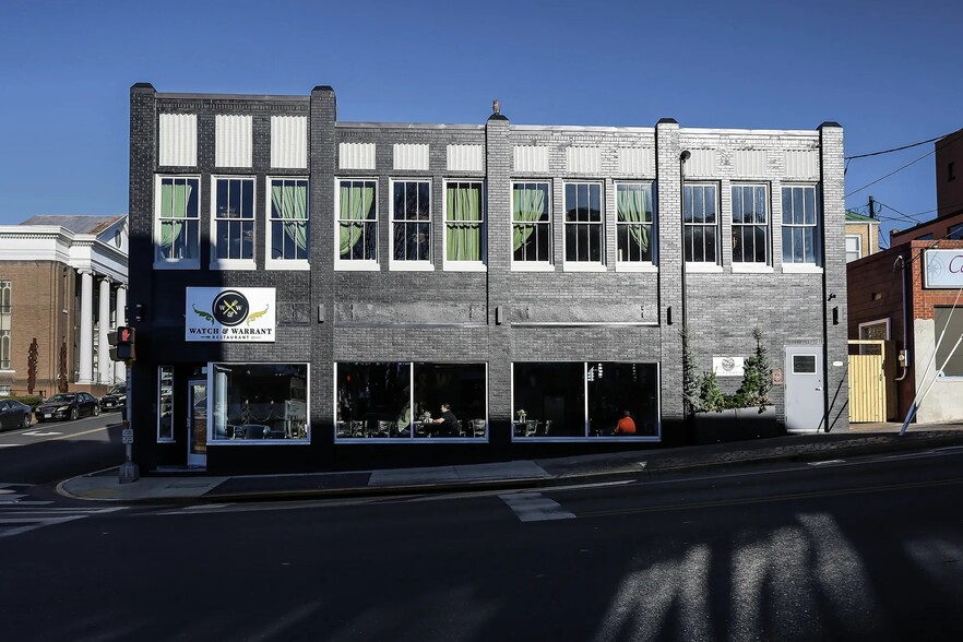 Primary Photo Of 2 E Main St, Luray Restaurant For Lease