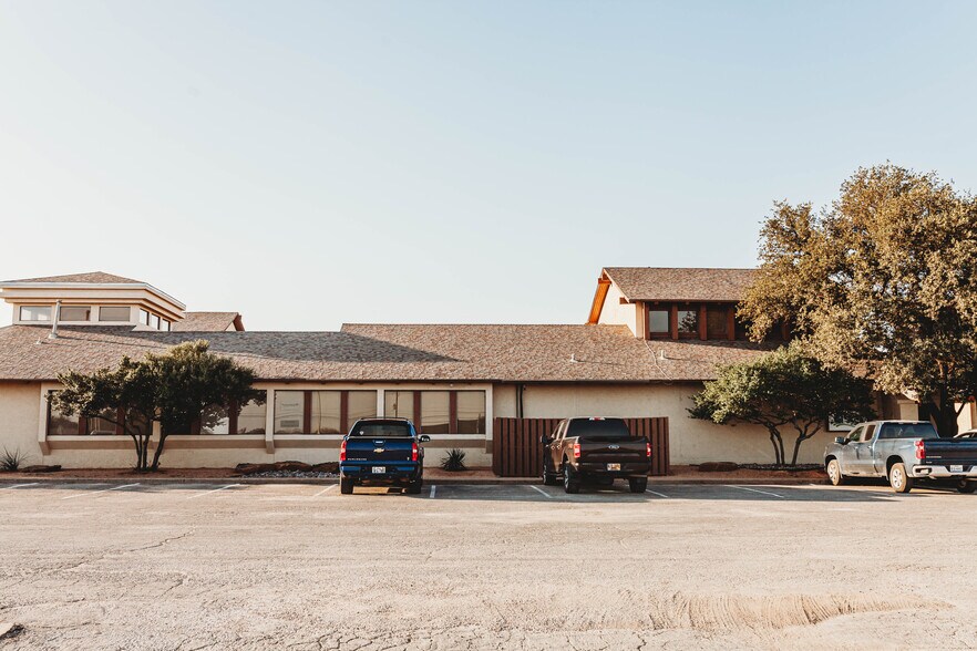 More Photos Of 1215-1219 E South 11th St, Abilene Office For Lease