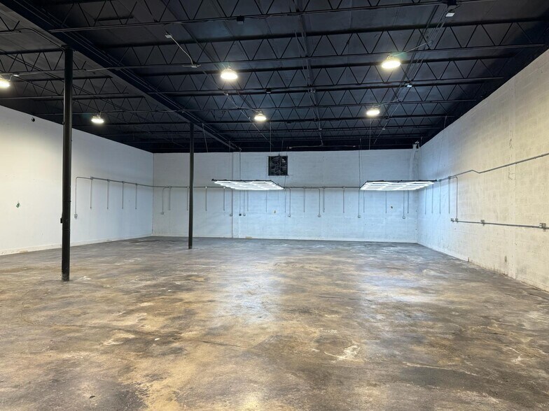 More Photos Of 7880-7882 NW 56th St, Miami Warehouse For Lease