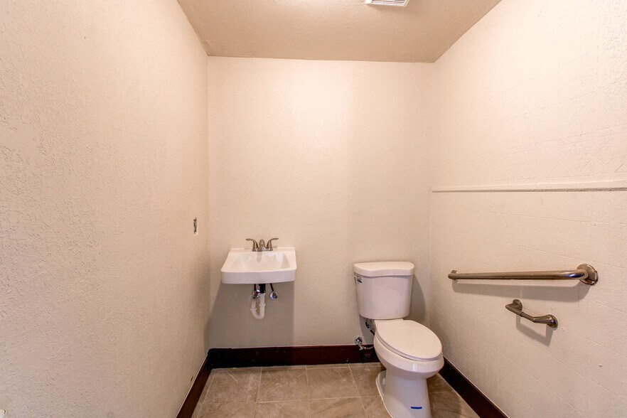 More Photos Of 618 1st Ave, Deer Trail Restaurant For Sale