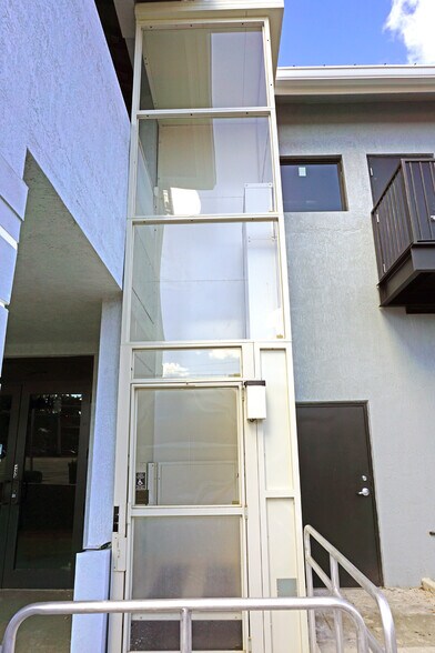 More Photos Of 2010 Wilton Dr, Wilton Manors Restaurant For Sale