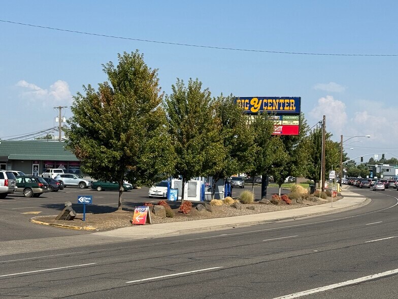 More Photos Of 2170-2188 W 6th Ave, Eugene Unknown For Lease