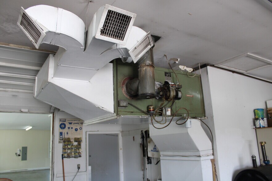 More Photos Of 674 Main St, Portland Marina For Sale