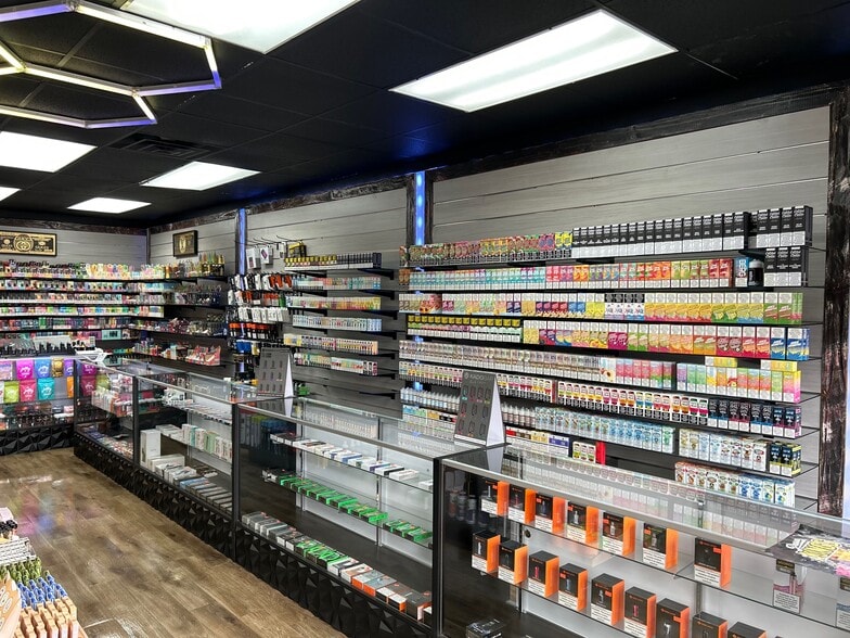 More Photos Of 4820 University Dr, Huntsville General Retail For Sale