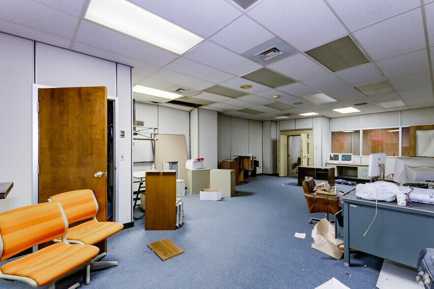 More Photos Of 705 N 2nd Ave, Dodge City Loft Creative Space For Sale