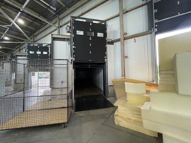 More Photos Of 3300 Av De La Gare, Mascouche Distribution For Lease