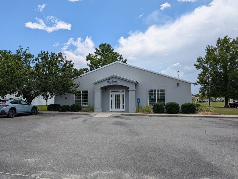 More Photos Of 1709 River St, Valdosta Office For Lease