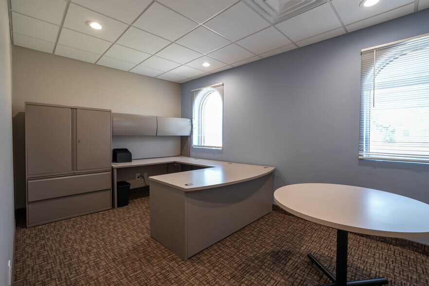 More Photos Of 28715 Greenfield Rd, Southfield Office For Sale