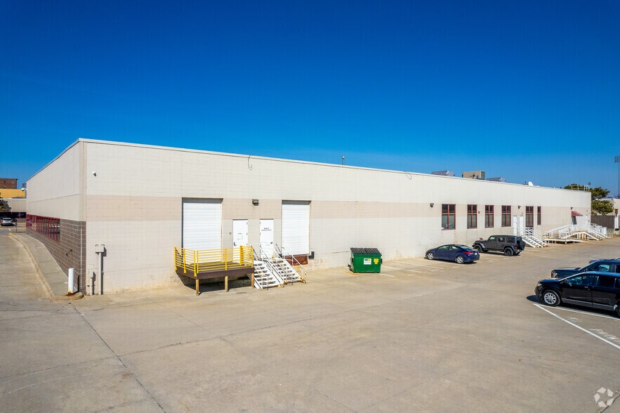 More Photos Of 455 SW 5th St, Des Moines Light Manufacturing For Lease