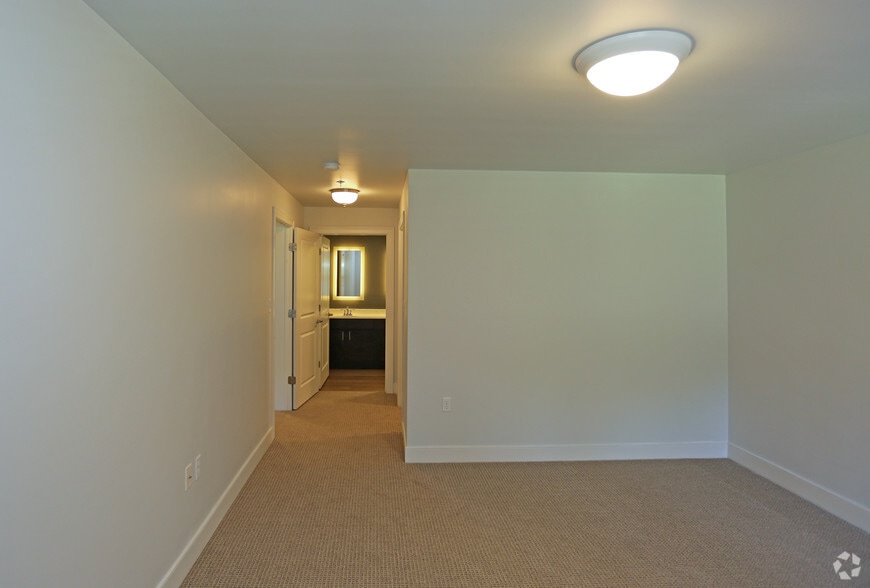 More Photos Of 77A Excelsior Ave, Saratoga Springs Apartments For Lease