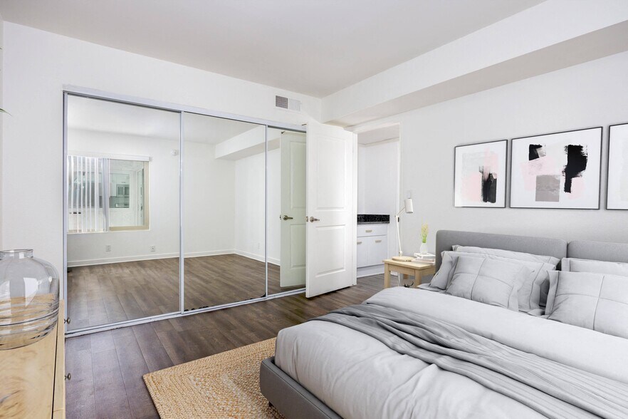 More Photos Of 7230 Franklin Ave, Los Angeles Apartments For Sale