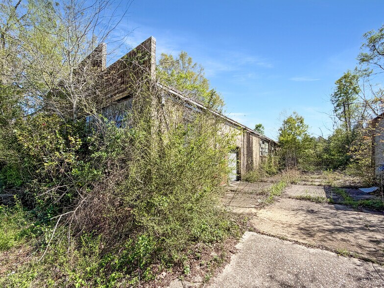 More Photos Of 206 E 2nd St, Deridder Industrial For Sale