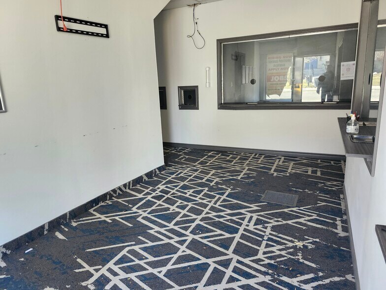 More Photos Of 18 Ainslie St S, Cambridge Storefront Retail Residential For Lease
