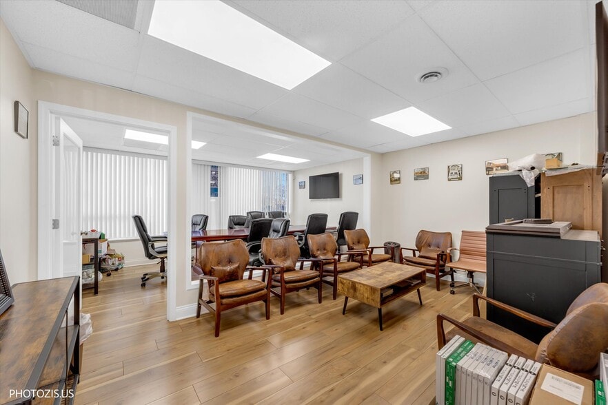 More Photos Of 5097 N Elston Ave, Chicago Medical For Sale