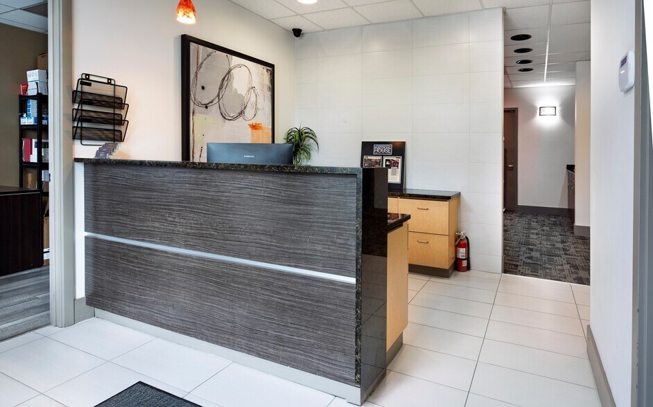 More Photos Of 3255-3279 114th Ave SE, Calgary Service For Lease