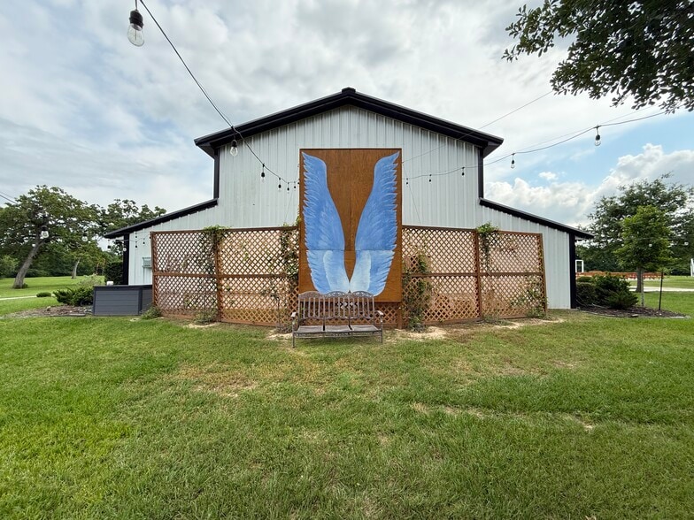 More Photos Of 601 N Shipp St, Madisonville Specialty For Sale