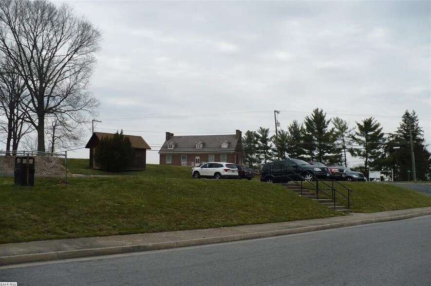 More Photos Of 800-812 W Main St, Waynesboro Land For Sale