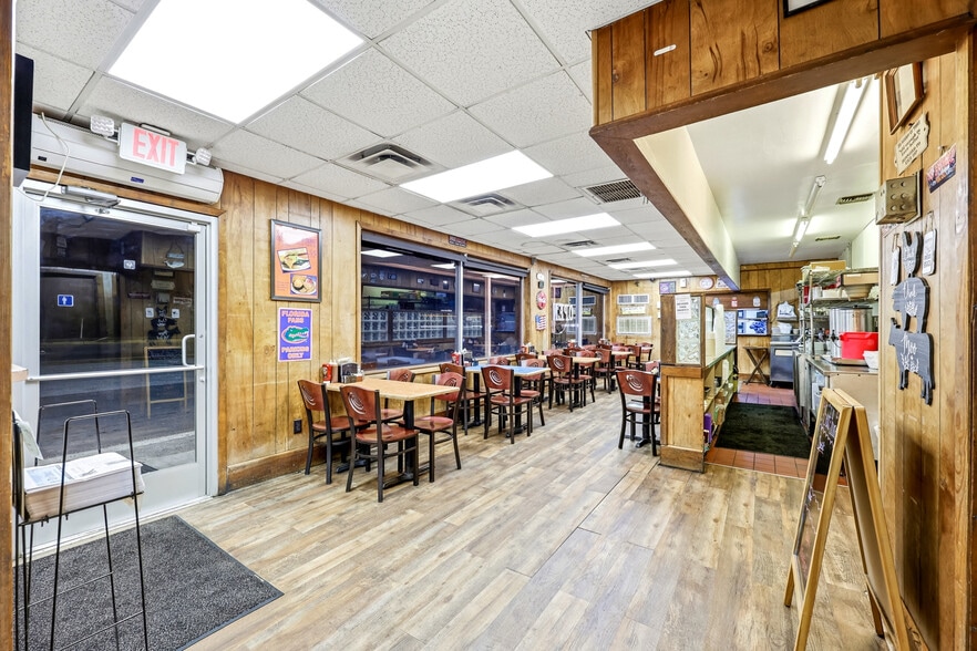 More Photos Of 6745 SE US Hwy 301, Hawthorne Freestanding For Sale