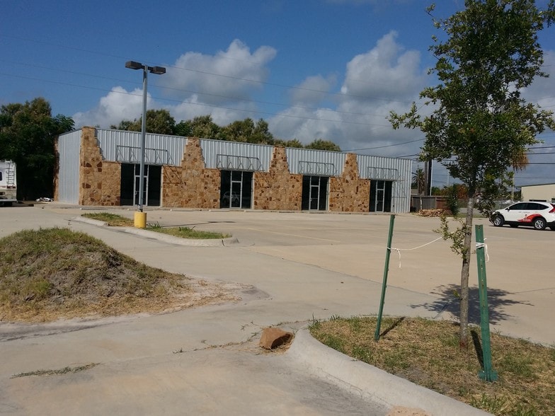More Photos Of 427 NAS Dr, Corpus Christi Restaurant For Sale