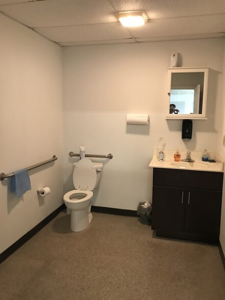 More Photos Of 6973 Highway Ave, Jacksonville Warehouse For Sale