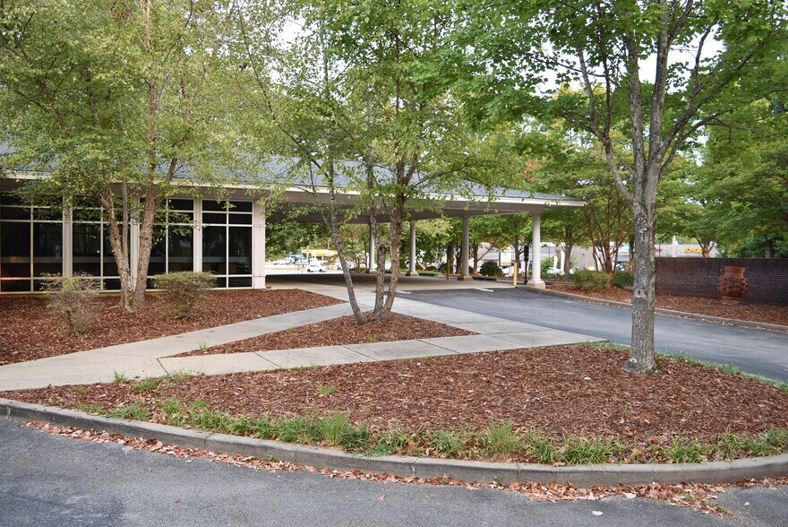 More Photos Of 727 Cox Creek Pky, Florence Healthcare For Sale