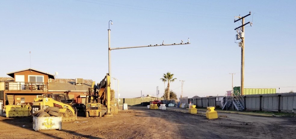 More Photos Of 3615 S K St, Tulare Recycling Center For Sale