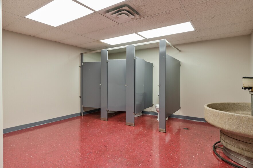 More Photos Of 6320 Material Ave, Loves Park Warehouse For Sale