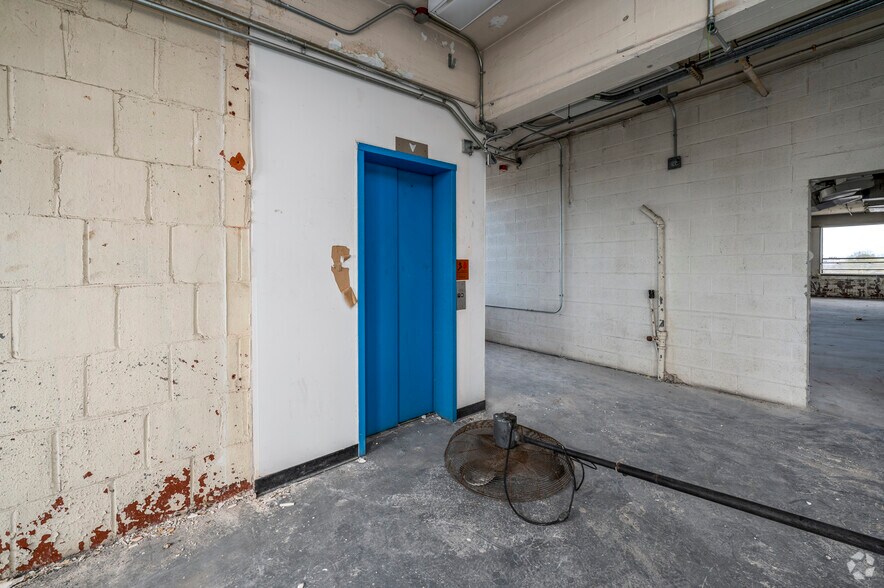 More Photos Of 900 Franklin St NE, Washington Industrial For Sale