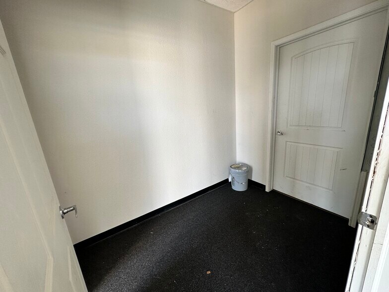 More Photos Of 900 W Jackson Ave, Pasadena Unknown For Lease