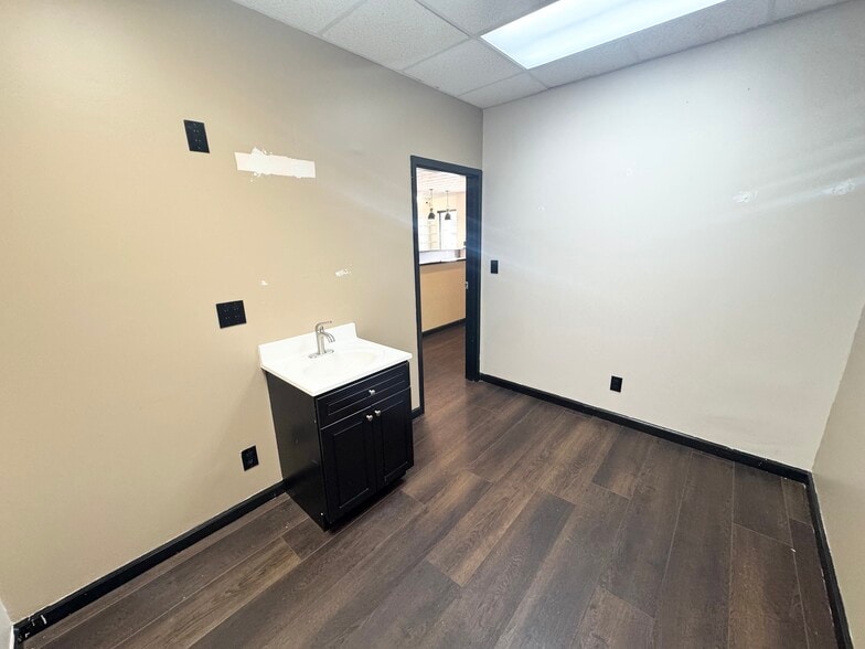More Photos Of 816 Hempstead Tpke, Franklin Square Office For Sale
