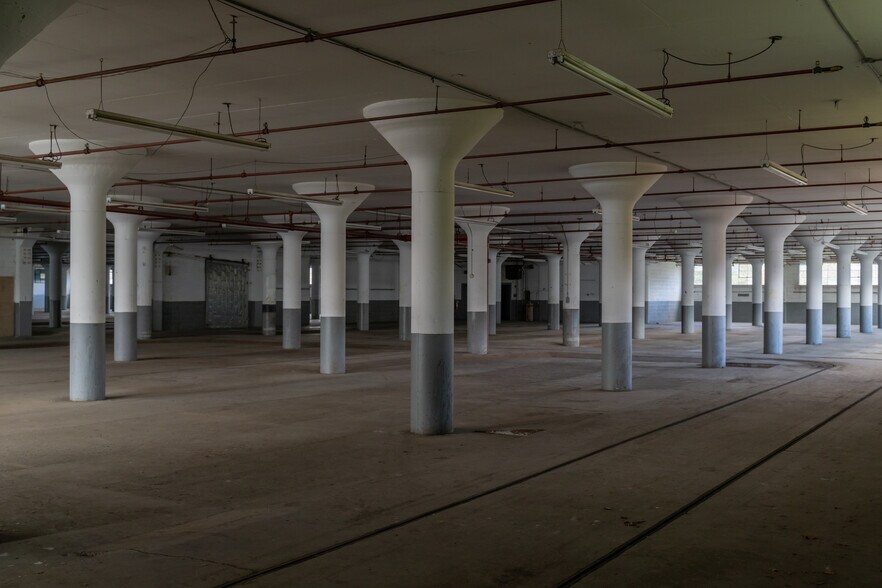 More Photos Of 1575 Lake St, Elmira Manufacturing For Lease