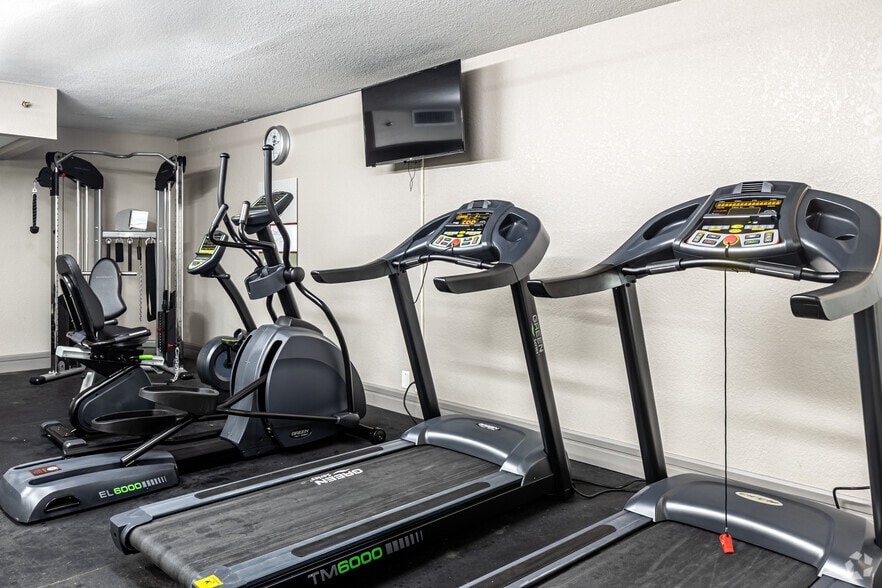 More Photos Of 2700 W 18th Ave, Emporia Hotel For Sale