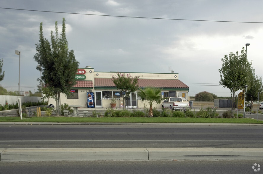 Primary Photo Of 2833 Manning Ave, Fowler Restaurant For Lease