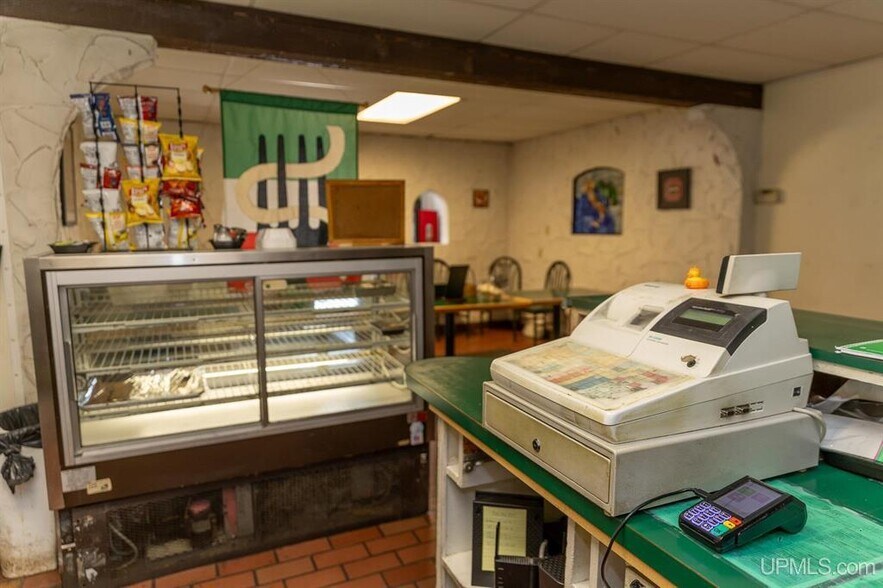 More Photos Of 824 N 3rd St, Marquette Specialty For Sale