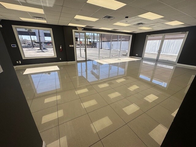 More Photos Of 5712 Southwest Fwy, Houston Auto Dealership For Lease