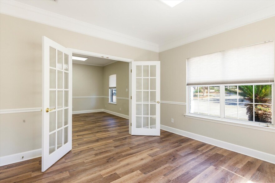 More Photos Of 1804 Miccosukee Commons Dr, Tallahassee Office For Sale