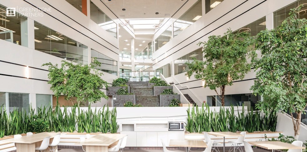 More Photos Of 387 Shuman Blvd, Naperville Medical For Lease