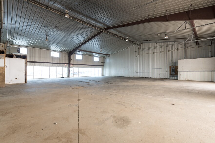 More Photos Of 145 MacMillan Rd, Fort McMurray Flex For Lease