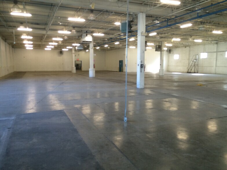 More Photos Of 65 River St, New Rochelle Showroom For Lease