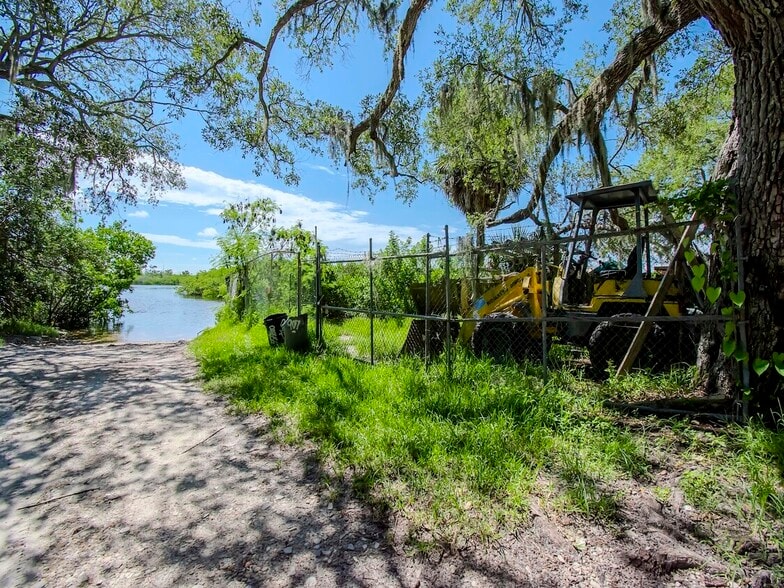 More Photos Of 1761 Beckett Way & US Highway 19, Tarpon Springs Bar For Sale